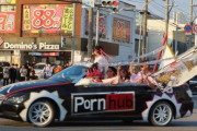 【悲報】沖縄の新成人さん、車にとんでもないペイントをしてしまう（画像あり）