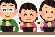 ラーメン屋さん、ラーメンを放置し離乳食をずっと与えたり持参したカップ麺を与える親に疲弊