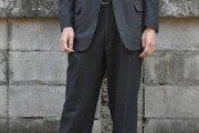 セットアップとかいうスーツみたいな服を着てる奴ってキメすぎでダサくないか？