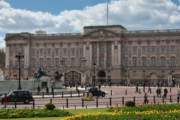 エリザベス女王の宮殿で清掃スタッフ募集「最低賃金だけど」と話題に