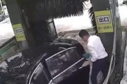 【動画】嘘だろｗｗｗ洗車機で馬鹿すぎる事故が撮影される。
