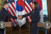 【動画】文在寅と握手後に手を拭いたハリスに韓国激怒→米メディア「最近の米国人は細菌やウイルスに敏感」と釈明ｗｗｗｗｗ