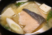 魚のアラ汁を食べてたら彼に「卑しい、キモイ、サイコパス」と馬鹿にされてブチ切れた。彼はその経緯を周りに面白おかしく話したらしく…