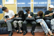 外国人「お前らの国ではで日本みたいに電車で居眠りってOK？」