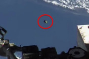 【UFO】ISS（国際宇宙ステーション）のライブ映像にUFOが映り込む
