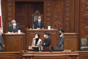 【動画】予算案　大石あきこ議員や山本太郎議員が本会議の演壇に上がり叫ぶ「この予算案でいいんですか！茶番だ！」