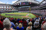 ＭＬＢ＝レンジャーズ、観客100％でホーム開幕戦　米スポーツ初