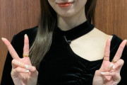 【乃木坂46】梅澤美波の衣装、デコルテの露出量が凄いwww