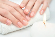 自爪にマニキュア塗ってますか？