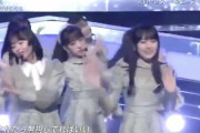【GIF】賀喜ちゃん初披露の大事な楽曲で滑って思いっきり大転倒してしまう
