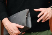 男ってプライベートでどんなバッグ持てばいいの？クラッチバッグとかは古いか？