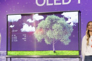 韓国製は無理　～　画面が“スケスケ”のテレビ、LGが商品化　世界初「ワイヤレス透明OLEDテレビ」
