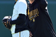 阪神　藤川球児新監督、椎葉剛に予告通りの密着指導