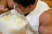 ダイエットマン「白米は白い悪魔、食うな」筋トレマン「白米は筋肉増に効果的、食え」
