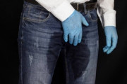 【画像】とんでもないジーンズが登場ｷﾀ━━━━(ﾟ∀ﾟ)━━━━!!