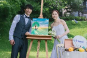 三笘薫が結婚式写真を公開　純白ドレス姿の愛妻と幸せ溢れる2ショットに反響「めちゃくちゃ素敵な写真」　22年に筑波大時代から交際の女性と結婚