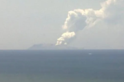【ニュージーランド】火山島が噴火…直前に噴火口の内側を歩く観光客の姿　複数行方不明　負傷者も