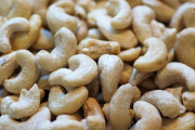 カシューナッツ、塩かかってない方がうまい