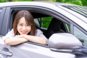 【悲報】女ドライバーさん「駐車券が取れない…せや！」→取りかたがヤバすぎると話題にｗｗｗ