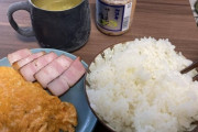 ワイちゃんのご機嫌な朝ごはんがこちら