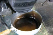 バイクのオイル交換好きすぎて春秋ごとに変えてしまうんやけど