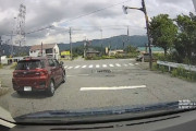 【動画】どこから来たのかわからない車と衝突する事故がこちら