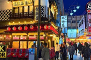 大阪・新世界から天王寺へ 夜の街並みとローカルな空気を歩いて見る