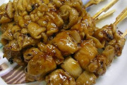 【悲報】焼き鳥はあるのに焼き牛や焼き豚はほとんどない理由ｗｗｗ