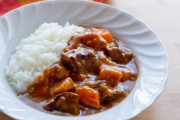 【論争】カレーの肉は豚？牛？関西と東日本で異なる理由がコレｗｗｗｗ