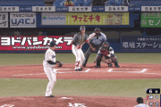 【GIF】ヤクルトのキャッチャー、試合中にドタバタする