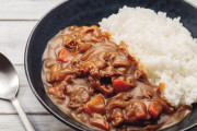 「カレー食べ放題」の店って需要ありそうじゃね？