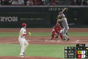 【広島対阪神10回戦】阪神、5回表2アウト一三塁から森下のレフトへのフライをファビアンと矢野が交錯し落球、その間にランナーが2人生還し2点勝ち越し