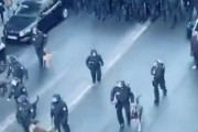 オーストリア、人種差別をしない警察犬が大量出動→アンティファ、すごい勢いで逃げ出すｗｗｗｗ