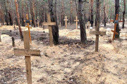 ブチャやマリウポリに続きイジュームでも集団墓地、遺体の数は440体以上