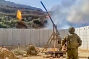 イスラエル、投石機でレバノンを攻撃