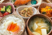 外国人「日本のヘルシーな朝食がこちら、いただきます！」