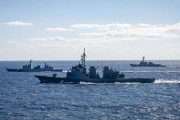 日米韓海上訓練で海自艦艇2隻が「旭日旗」を掲揚したまま訓練に…韓国メディア！