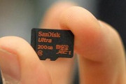 microSDカードを搭載してないスマホを使う人の考えがわからない