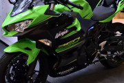 友達(ニンジャ250乗り)「やっぱバイクはSS一択だよなー」　俺(S1000RR乗り)「ニンジャ250はSSじゃないだろw」