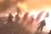 【動画】中国あるある、爆竹好きすぎ！加減知らずにやり過ぎて火に飲まれる～！