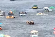 【動画】70台の水陸両用車が集まったドイツのイベント。