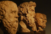 古代ギリシア人「待てよ…これ地球動いてないか……？」古代日本人「まってこのドングリおいしい！！！」