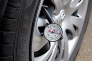 【疑問】車の『タイヤの空気圧管理』って自分でやるものなの？？？？？？