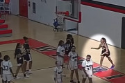 【動画】とある高校の女子バスケコーチ(22)「13歳の生徒になりすまして試合に出場したろｗ」 → ヤバイことになるｗｗｗｗｗ