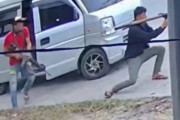 【動画】トヨタ ランドクルーザーさん、スズキ エブリィからRPG-2を撃たれ直撃するも無事ｗｗｗｗｗｗｗ