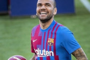 バルセロナ、復帰のDFダニエウ・アウベスの年俸はリーガ1部最低金額の2000万円…今週末に再デビューへ（関連まとめ）