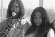 【衝撃】「Yoko　Ono-ing」が動詞になっててワロタ　でもこれ使われた方酷過ぎだろ！　海外の反応