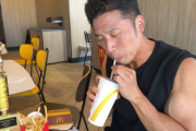 【唖然】きんにくん「減量期間終わったのでマック爆食いします！」→ビッグマック、ポテト、ダイエットコーラ