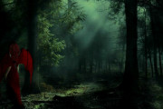 【山の怪談】山奥で見た、赤い服を着た左右に揺れる女