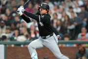 村上宗隆が単独トップとなる第18号ホームラン　“剣を振ってるみたいにバットを振る”　【海外の反応】
